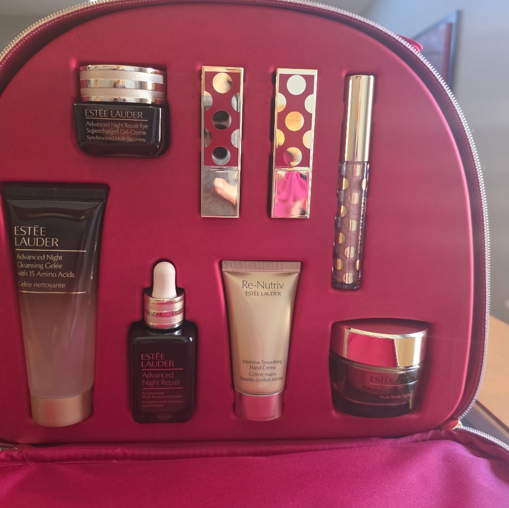 NWT Estee Lauder Red Beauty Gift Set THIS SEPARATELY IS WORTH $652